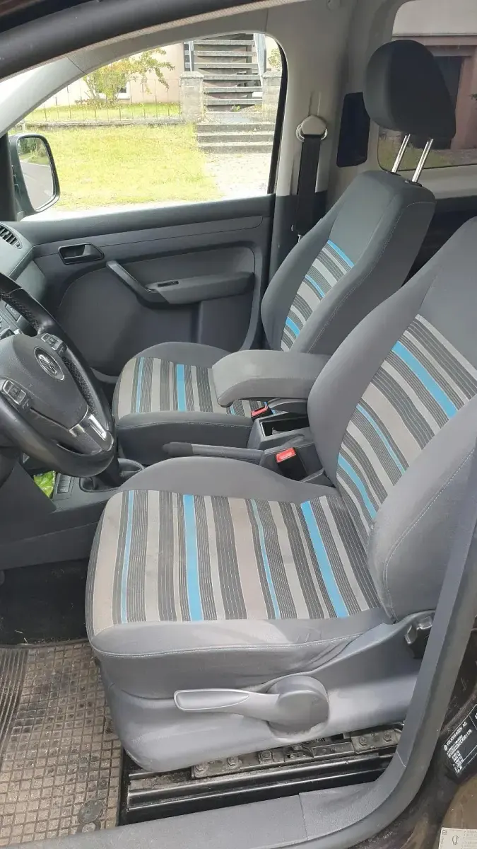 Gebraucht VW Caddy 105 PS (77 kW) 2011 Violet Van / Kleinbus