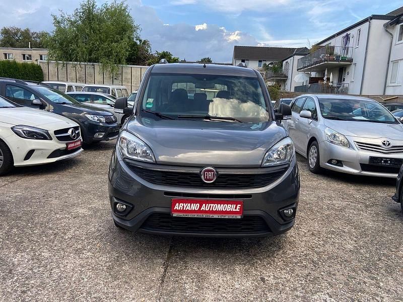 Grau Gebraucht 2016 Fiat Doblò Pop Van / Kleinbus | 9.499 € (Fairer Preis) - Bild 1/4