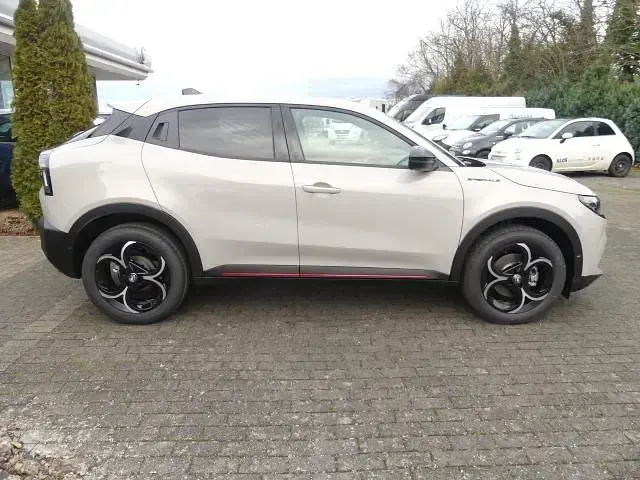 Neu Alfa Romeo Junior Edizione Speciale 145 PS (106 kW) 2025 Beige SUV
