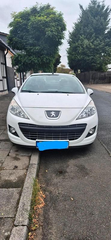Weiß Gebraucht 2011 Peugeot 207 CC Cabrio | 1.400 € - Bild 1/4