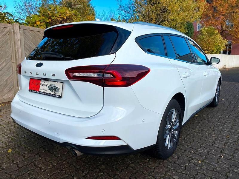 Gebraucht Ford Focus Titanium X 116 PS (85 kW) 2023 Weiß Limousine