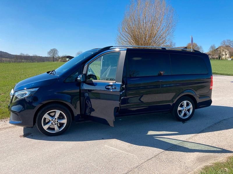 Gebraucht Mercedes V220 Edition 163 PS (119 kW) 2019 Blau Van / Kleinbus