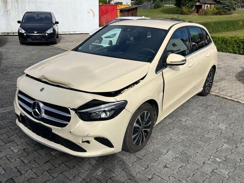 Gebraucht Mercedes B180 85 PS (62 kW) 2022 Andere Van / Kleinbus