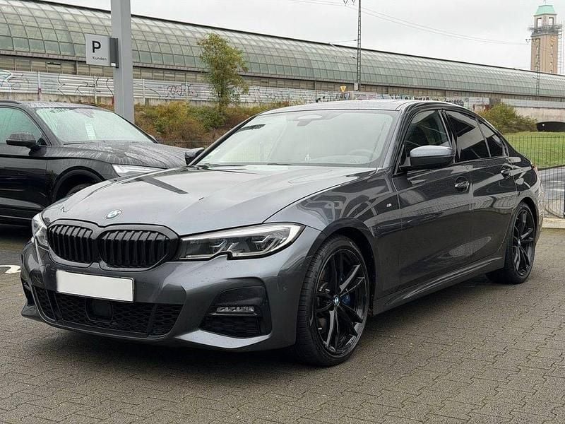 Grau Gebraucht 2020 BMW 330 M Sport Limousine | 31.990 € (Fairer Preis) - Bild 1/4
