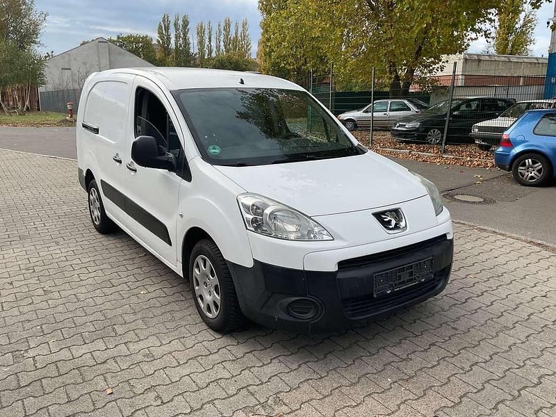 Weiß Gebraucht 2011 Peugeot Partner Van / Kleinbus | 3.999 € (Fairer Preis) - Bild 1/4
