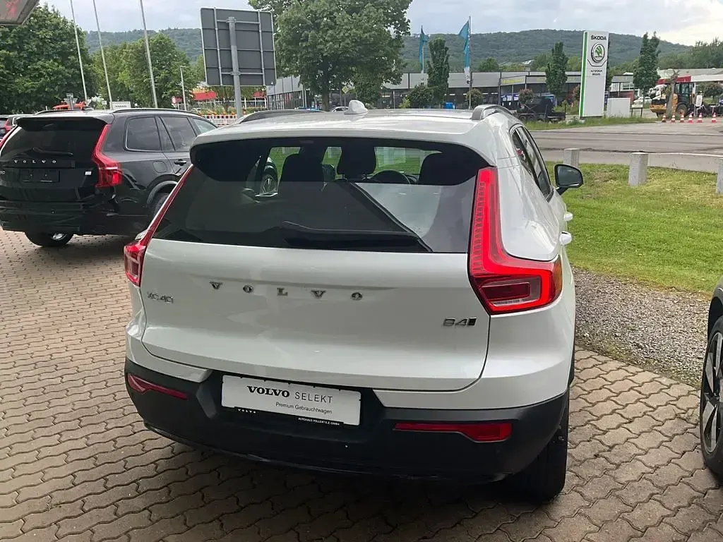 Gebraucht Volvo XC40 Plus 197 PS (144 kW) 2023 Weiß SUV
