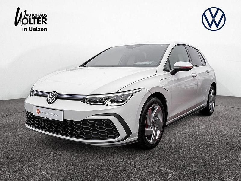 Weiß Gebraucht 2021 VW Golf VIII GTE Limousine | 22.490 € (Guter Preis) - Bild 1/4