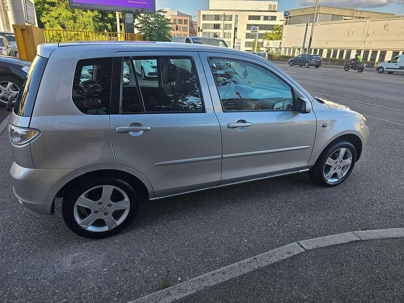 Second-hand Mazda 2 Active 80 CP (58 kW) 2007 Argintiu Monovolum