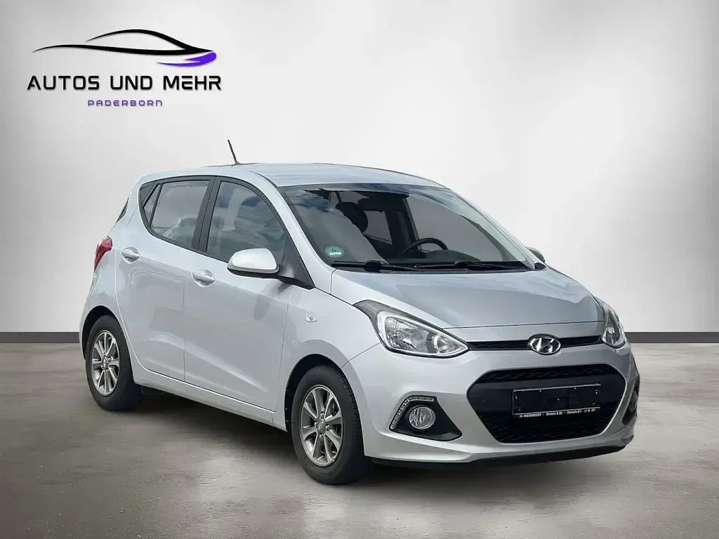 Gebraucht Hyundai i10 Intro Edition 67 PS (49 kW) 2014 Sleek silver (silber) Kleinwagen