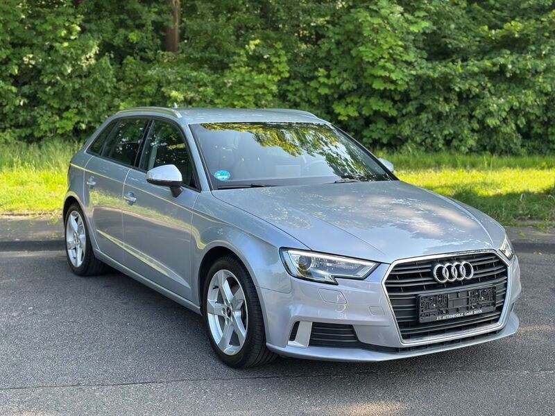 Florettsilber metallic Gebraucht 2018 Audi A3 Sportback Sport Limousine | 13.999 € (Guter Preis) - Bild 1/4