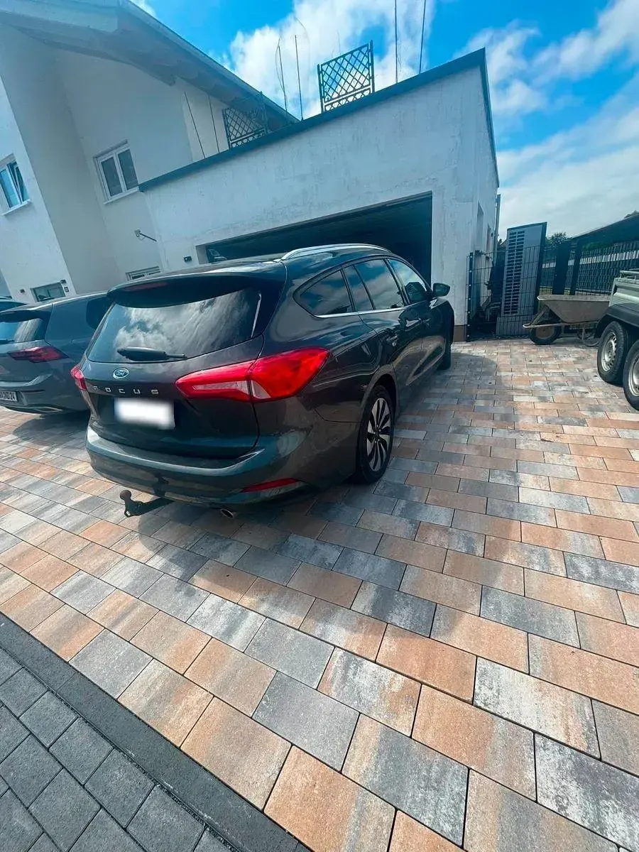 Gebraucht Ford Focus Cool & Connect 150 PS (110 kW) 2019 Grau Kombi