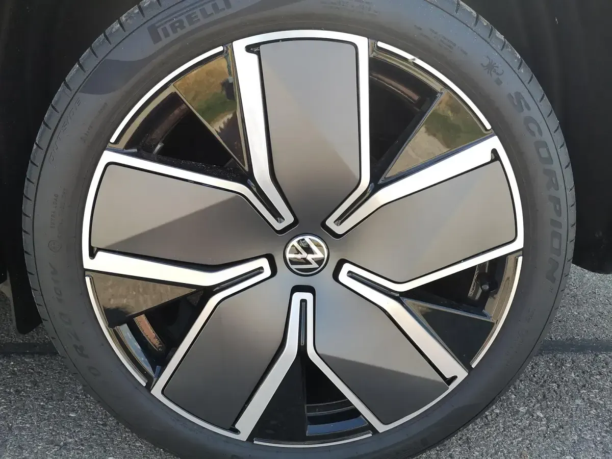 Neu VW Tayron R-line 193 PS (141 kW) 2025 Delfingrau metallic SUV