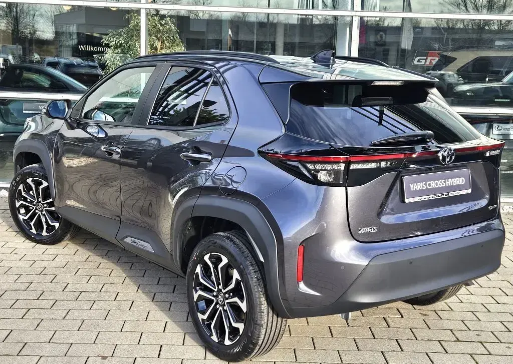 Neu Toyota Yaris Cross 131 PS (96 kW) 2026 Grau SUV