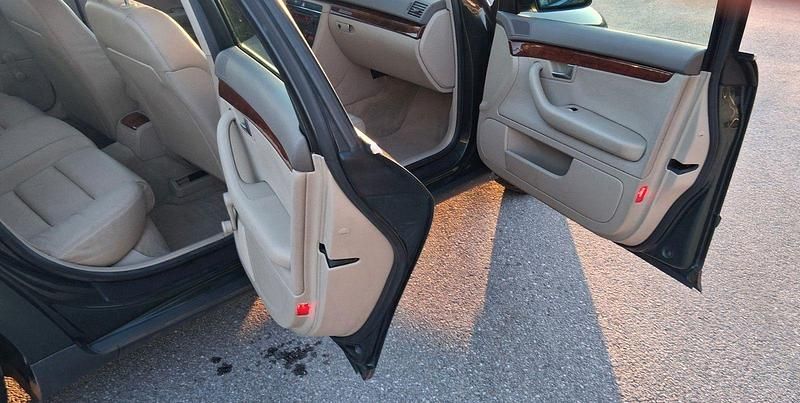 Gebraucht Audi A4 220 PS (161 kW) 2001 Grün Limousine