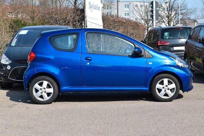 Gebraucht Toyota Aygo 68 PS (50 kW) 2007 Blau Kleinwagen