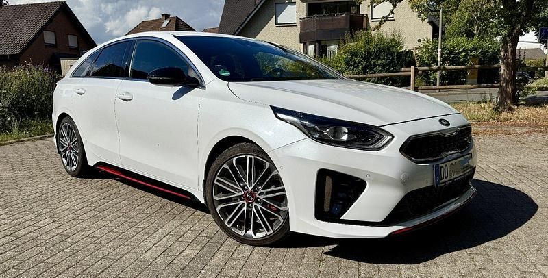 Weiß Gebraucht 2020 Kia ProCeed Kleinwagen | 23.750 € (Fairer Preis) - Bild 1/4