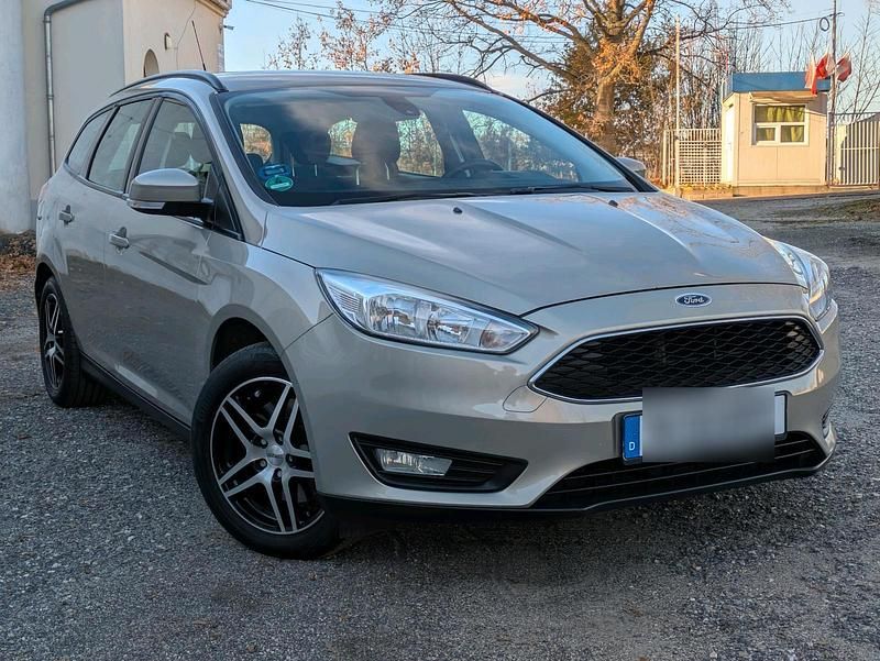Gold Gebraucht 2015 Ford Focus Kombi | 6.100 € (Fairer Preis) - Bild 1/4