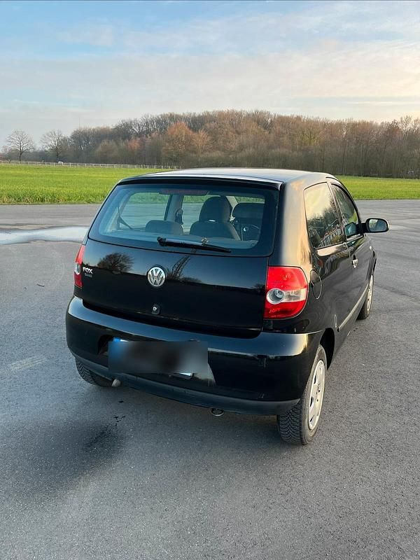 Gebraucht VW Fox 54 PS (39 kW) 2007 Schwarz Kleinwagen