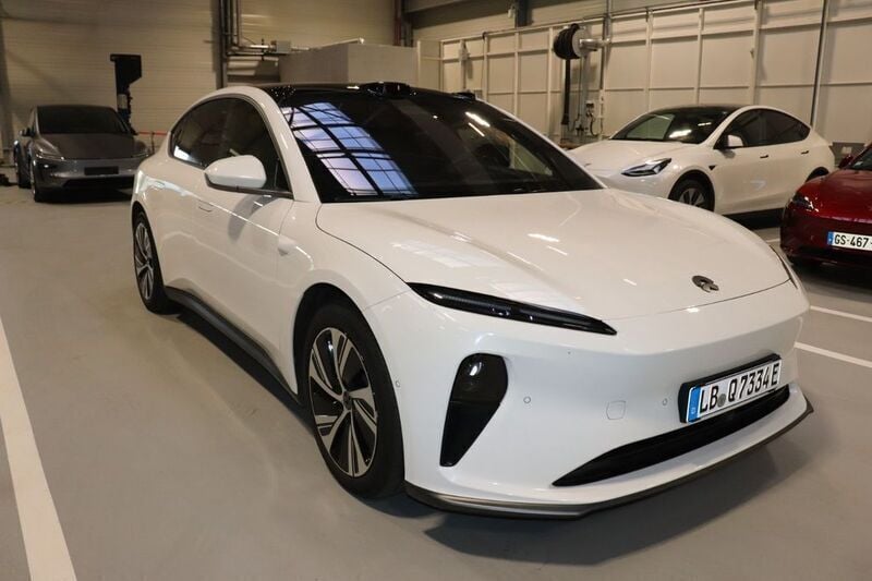 Weiß Gebraucht 2023 Nio ET5 Limousine | 41.900 € - Bild 1/4