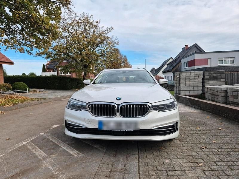 Weiß Gebraucht 2019 BMW 520 Luxury Line Kombi | 23.500 € (Guter Preis) - Bild 1/4