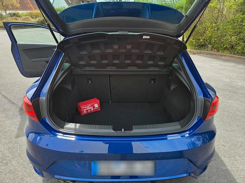 Second-hand Seat Leon FR 125 CP (91 kW) 2017 Albastru Coupe