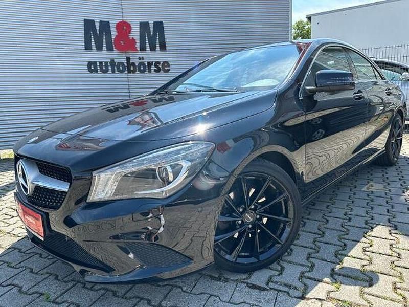 Gebraucht Mercedes CLA200 136 PS (100 kW) 2015 Kosmosschwarz Limousine