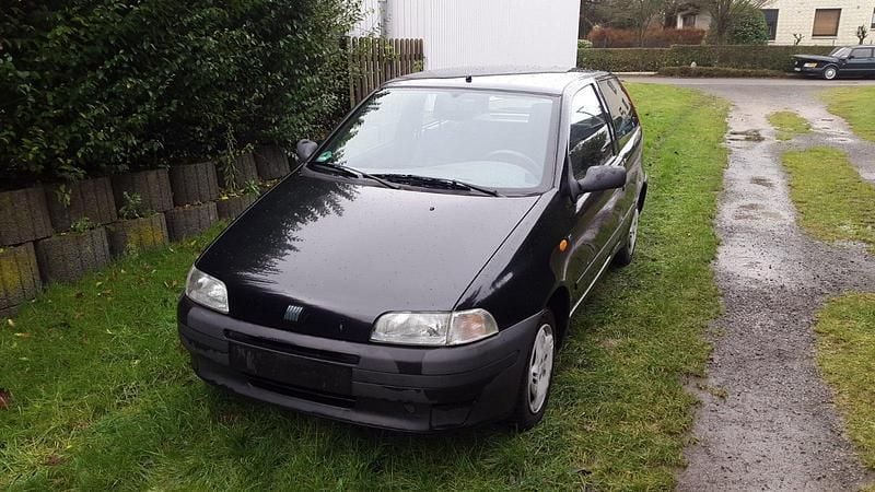 Schwarz Gebraucht 1998 Fiat Punto Kleinwagen | 2.350 € (Etwas zu teuer) - Bild 1/4