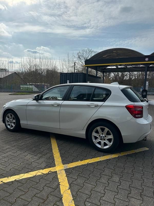 Gebraucht BMW 114 102 PS (75 kW) 2014 Weiß Kleinwagen