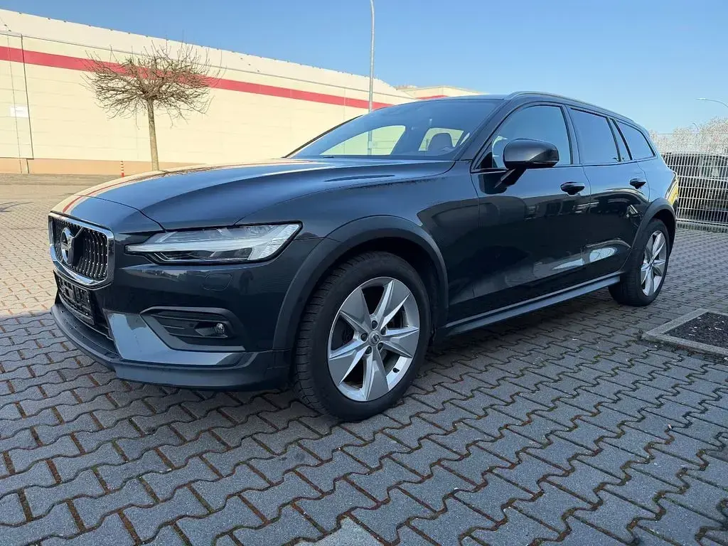 Gebraucht Volvo V60 CC Pro 190 PS (139 kW) 2019 Grau Kombi