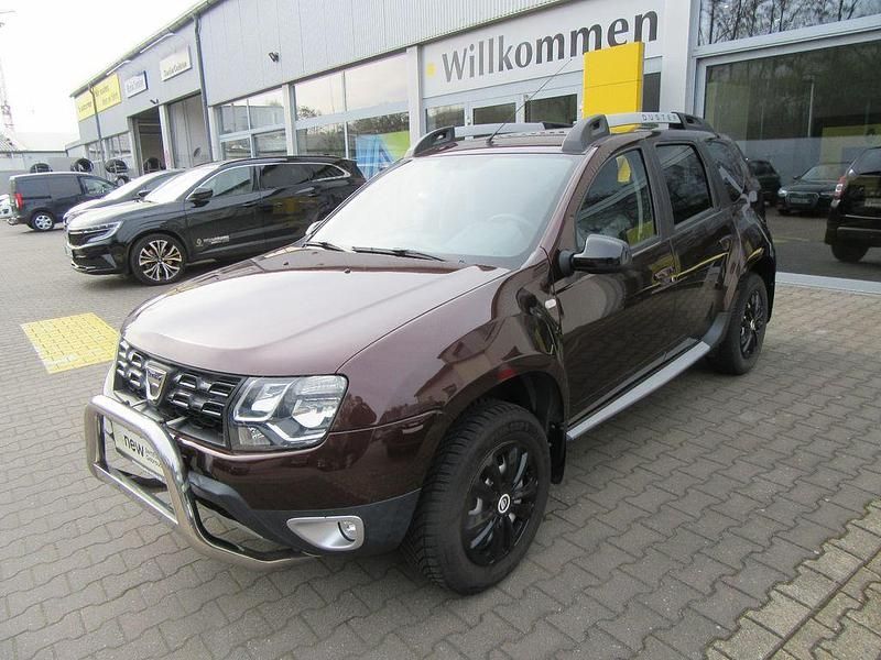 Second-hand Dacia Duster Black Shadow 125 CP (91 kW) 2017 Maro SUV