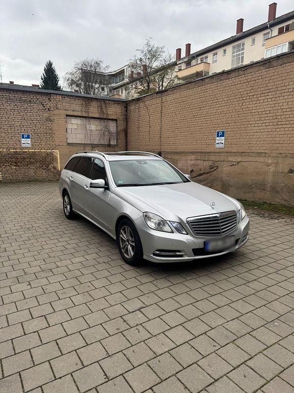 Gebraucht Mercedes E220 Elegance 170 PS (125 kW) 2012 Silber Kombi