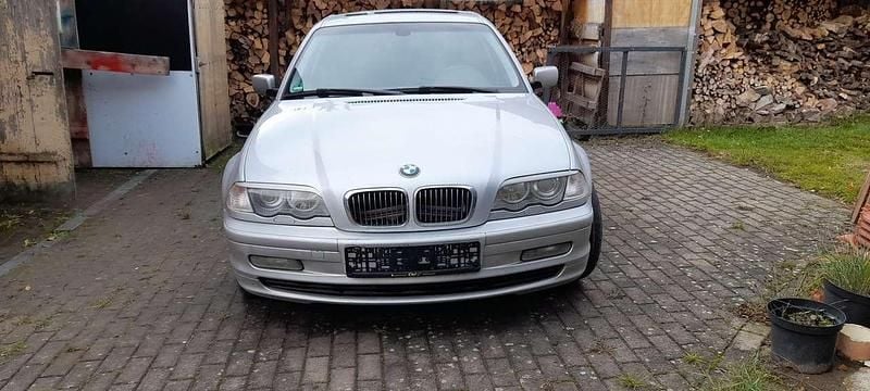 Silber Gebraucht 2000 BMW 323 Limousine | 2.449 € (Superpreis) - Bild 1/4