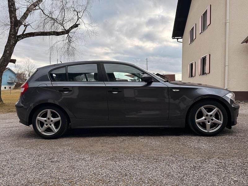 Gebraucht BMW 118 122 PS (89 kW) 2005 Grau Kleinwagen