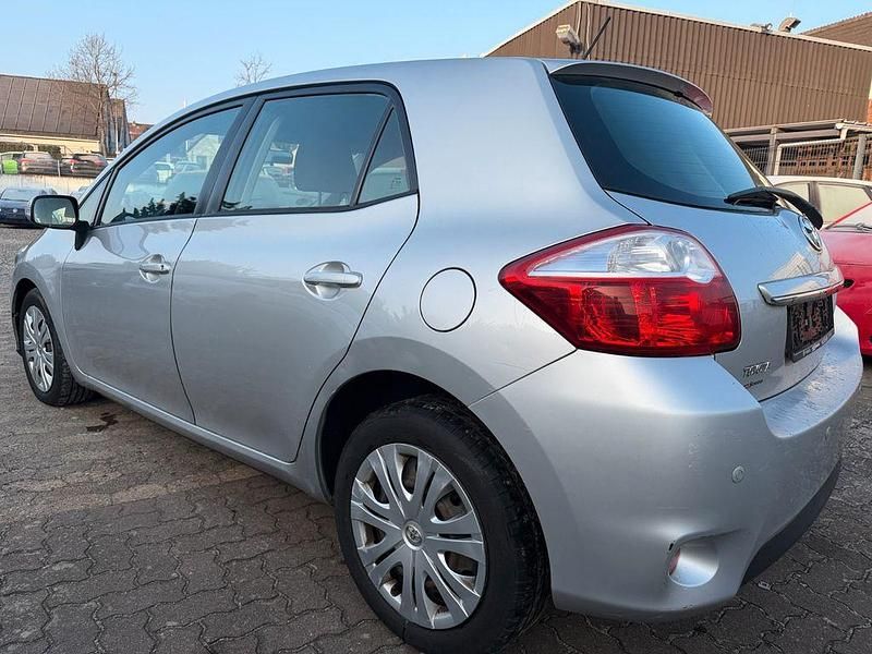 Gebraucht Toyota Auris 90 PS (66 kW) 2010 Silber Limousine