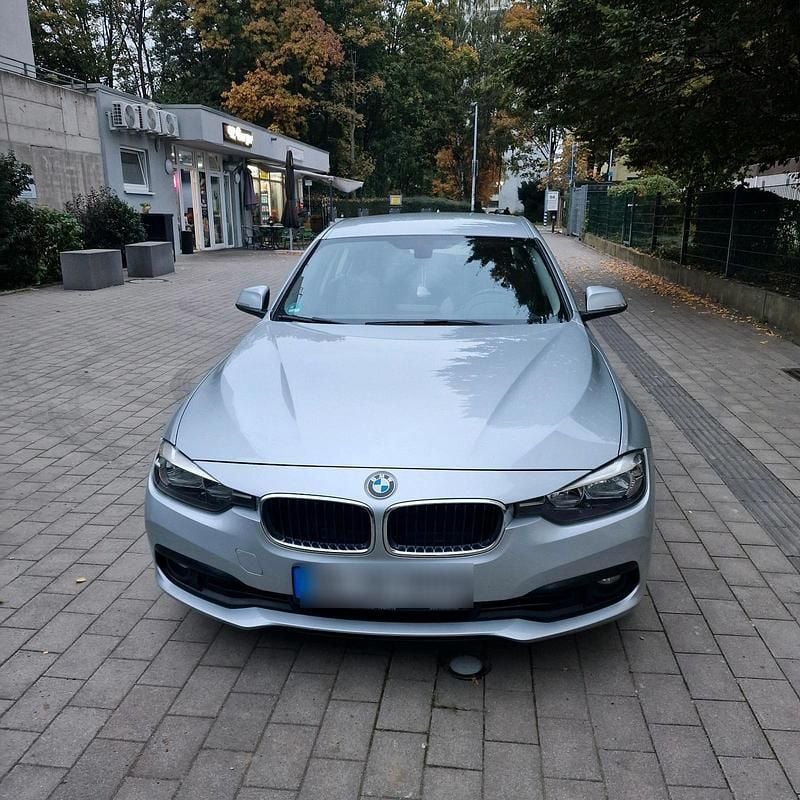 Silber Gebraucht 2015 BMW 320 Limousine | 17.000 € (Guter Preis) - Bild 1/4