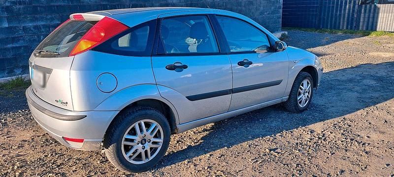 Usata Ford Focus 101 CV (74 kW) 2004 Grigio Berlina