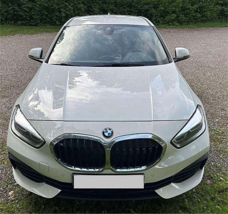 Weiß Gebraucht 2023 BMW 116 Advantage Kleinwagen | 20.600 € (Fairer Preis) - Bild 1/4
