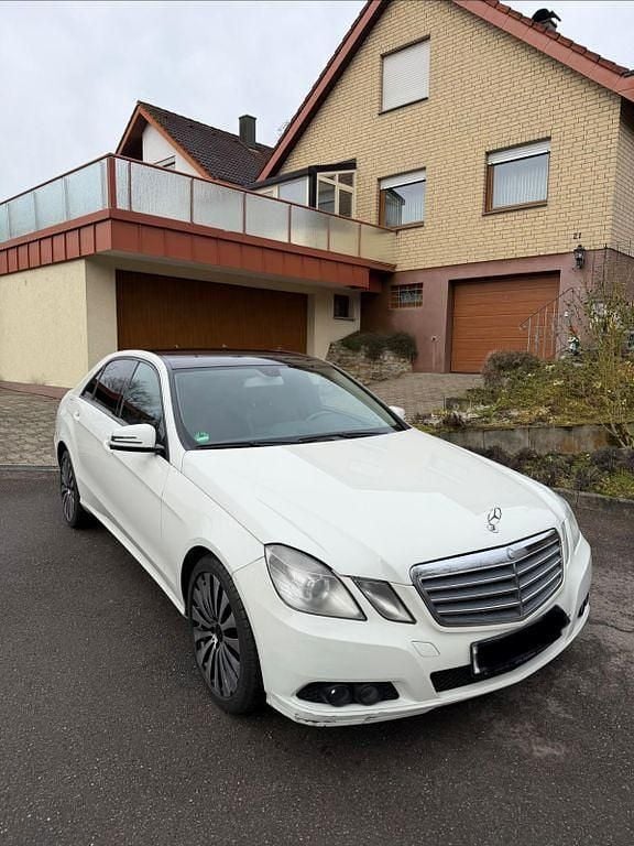 Gebraucht Mercedes E220 170 PS (125 kW) 2009 Weiß Limousine