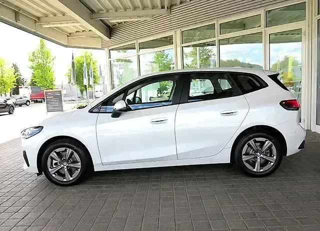 Gebraucht BMW 223 Active Tourer Performance 211 PS (155 kW) 2023 Weiß Van / Kleinbus