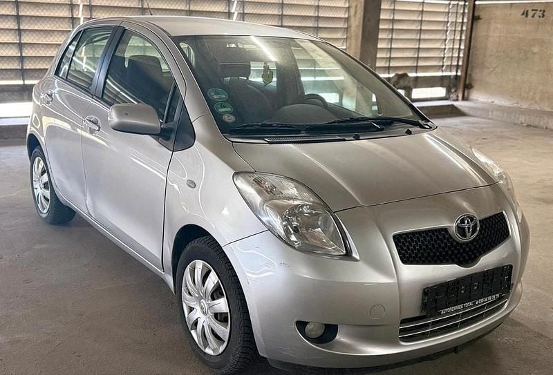 Gebraucht Toyota Yaris 87 PS (63 kW) 2007 Silber Kleinwagen