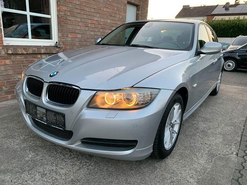 Silber Gebraucht 2011 BMW 316 Comfort Edition Limousine | 5.550 € (Etwas zu teuer) - Bild 1/4