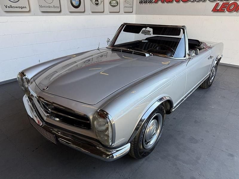 Silber Gebraucht 1964 Mercedes 230 Cabrio | 56.990 € - Bild 1/4