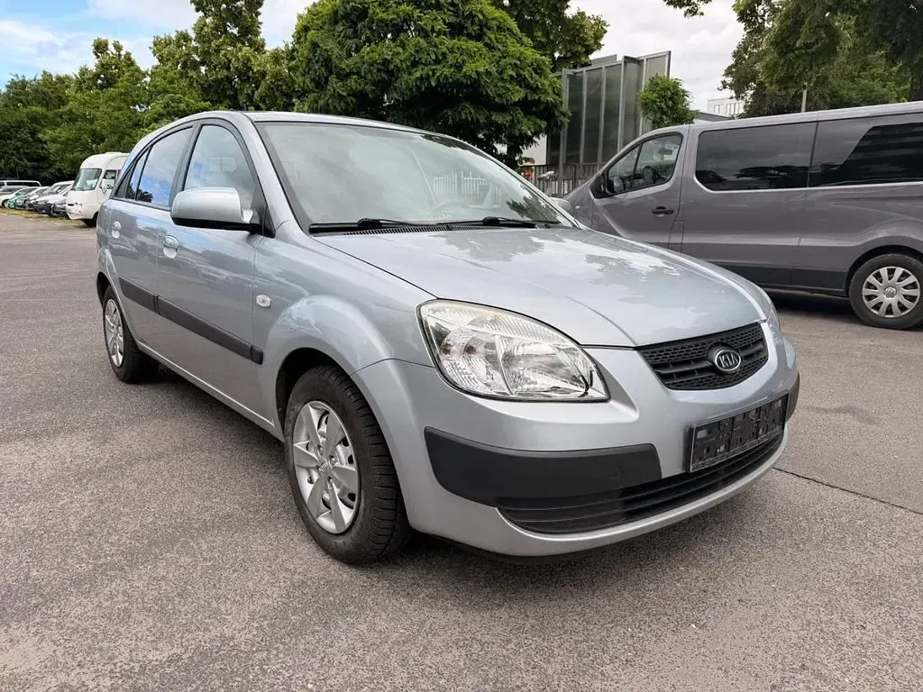Gebraucht Kia Rio 97 PS (71 kW) 2009 Silber Limousine