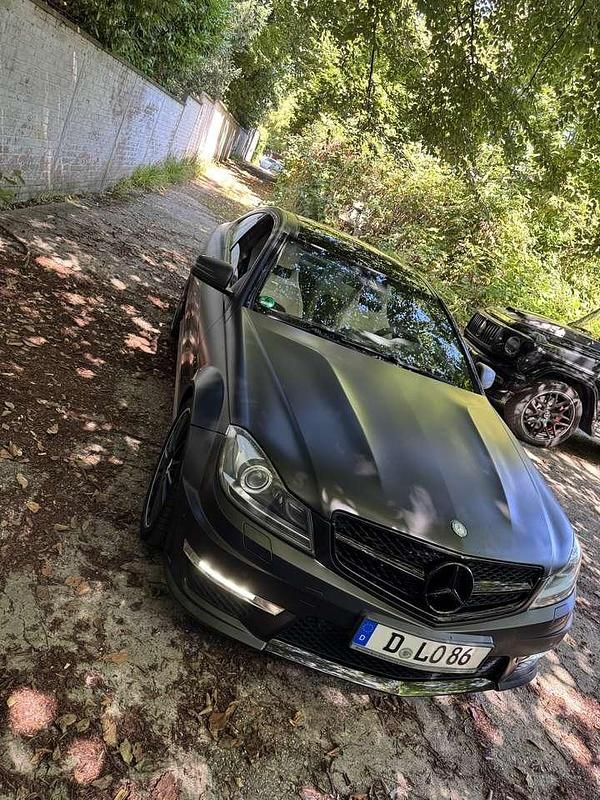 Schwarz Gebraucht 2012 Mercedes C63 AMG AMG Coupé | 32.000 € (Guter Preis) - Bild 1/4