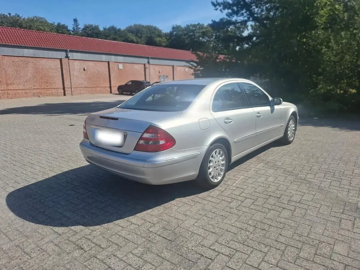 Gebraucht Mercedes E200 Elegance 122 PS (89 kW) 2005 Grau Limousine