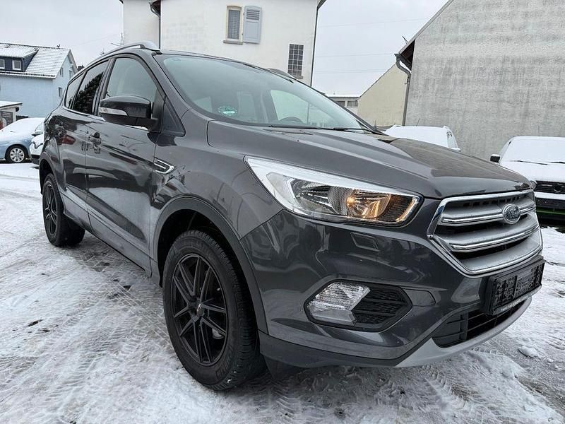 Gebraucht Ford Kuga Trend 120 PS (88 kW) 2018 Grau SUV