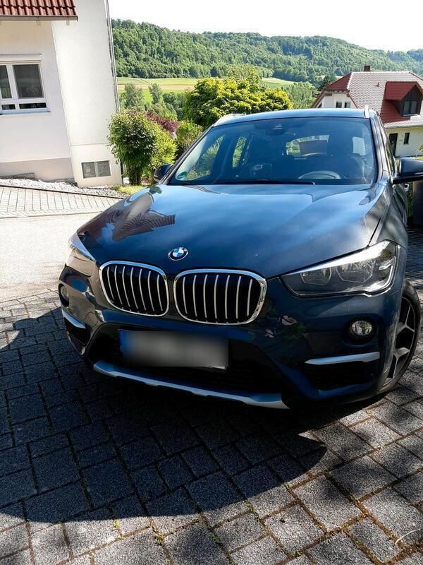 Grau Gebraucht 2016 BMW X1 xLine SUV | 15.900 € (Guter Preis) - Bild 1/4