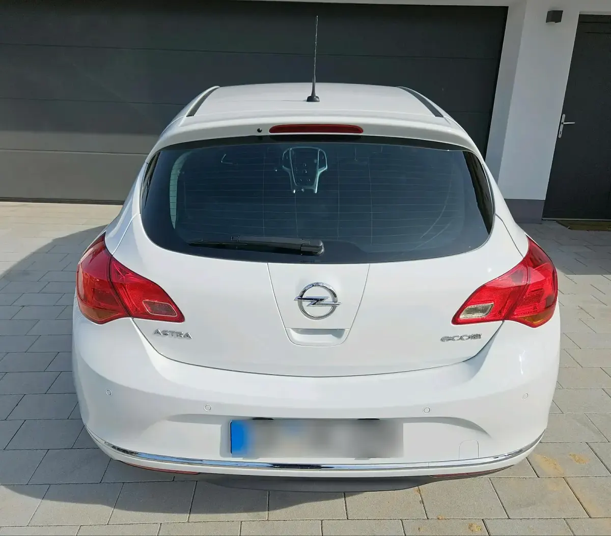 Używany Opel Astra 110 KM (80 kW) 2015 Biały Sedan/Limuzyna