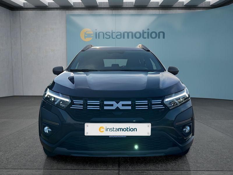 Neu Dacia Jogger 101 PS (74 kW) 2025 Grün Van / Kleinbus