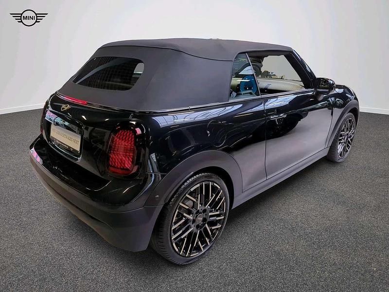Gebraucht Mini Cooper Cabriolet Favoured 163 PS (119 kW) 2024 Schwarz Cabrio